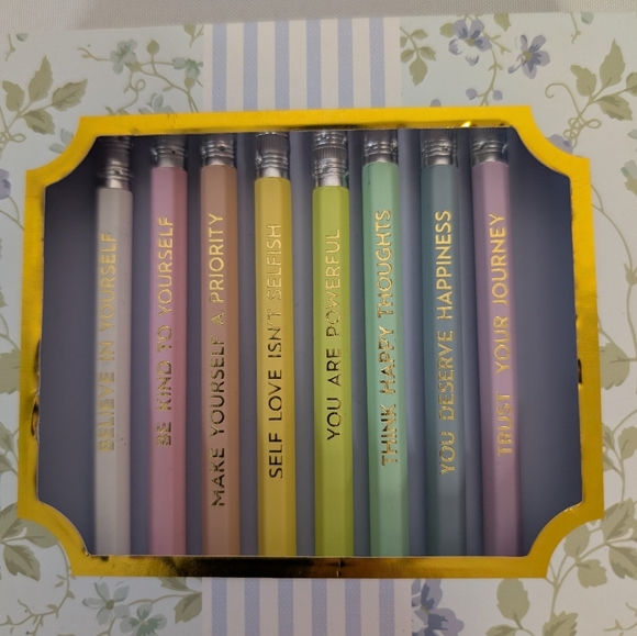 Laura Ashley Heirloom Cottage Floral Pencil Box Set Of 8 NWT - Picture 2 of 3